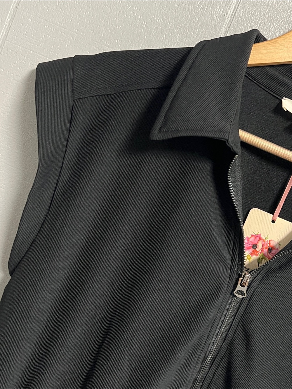 entro Black Ribbed Zip-Front Collared Dress - Picture 4 of 13
